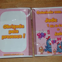 Kit de Livros de Colorir com Giz de Cera Galinha Pintadinha
Tamanho: 14x10 cm
Com 12 imagens em 6
