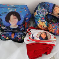 kit noite do pijama almofada de pescoço , pijama, mascara de dormir, necesser ou maleta