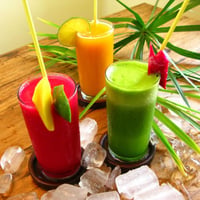 Coqueteis e bebidas.