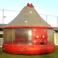Balão gigante pula-pula