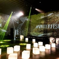 Locação de Puffs LED para festa de confraternização
