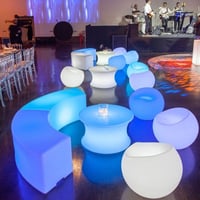 Lounges com móveis led para festa