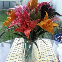 Flores de orinuno (tecido)para enfeitar a casa ou sua festa.
Feito sob encomenda de acordo com a pr