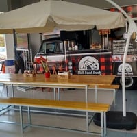 locação de ombrelone e mesas de picnic, mobiliários etc