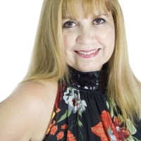 Márcia Hellô (Cantora)