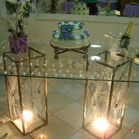 mesa de vidro iluminada