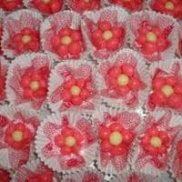 docinhos de leite nhinho decorados em forma de flor