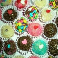 docinhos variados com confeti