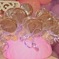 Pirulitos de chocolate com doce de leite.
