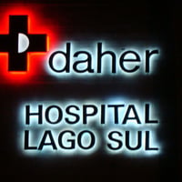 Letras caixa Galvanizada com Neon luz indireta