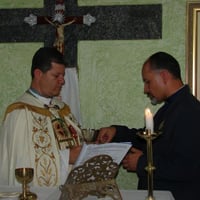 O Padre em unidade com seu Bispo.