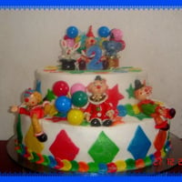 BOLO  INFANTIL PALHAÇINHOS