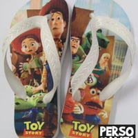 Comemore sua festa com chinelos personalizados!