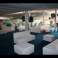 LOCAÇÃO DE MESAS E CADEIRAS PARA EVENTOS EM GERAL