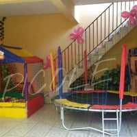 Kit Médio 
Piscina de bolinhas de 1,50 x 1,50 
Cama elástica de 2,50 metros de diâmetro