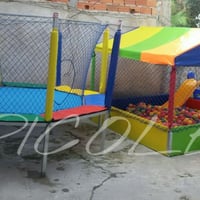 Kit Grande 
Piscina de bolinhas de 2 X 2 metros 
Cama elástica de 3 metros de diâmetro