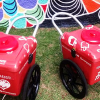 Carrinhos de picolé personalizados.