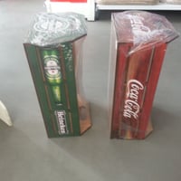 caixote e placa adesivada