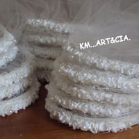 veuzinhos para amigas solteiras modelo frufru de renda e cetim com detalhes em pérolas