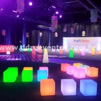 Lounge com puffs de led