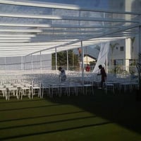 toldo tablado e cadeiras para eventos