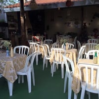 Mesas com toalha adamascada