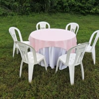 mesa red.toalha branca e rosa