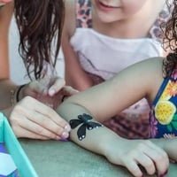 A oficina de tatuagem lota a festa toda!! Seja com criança ou adulto!