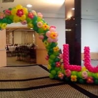 Fachada jardim com balões
