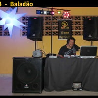 Kit 4 - Baladão
Kit de som e iluminação para eventos que querem um ambiente de balada.