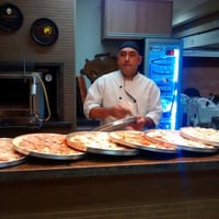 Começando a preparar as pizzas;