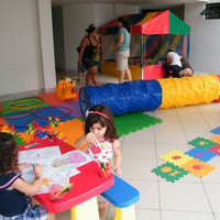 Espaço Kids - Montamos um espaço em seu evento para os pequenos pintarem o sete com muita segurança