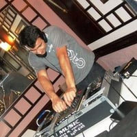 DJ profissional e com vastos respertorio e estilos musicais.