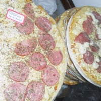 pizzas média e grande