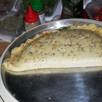calzone de rúcula com tomate seco qnd pedido é preparado na festa