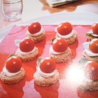 canapé caprese