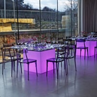 Mesa de vidro com base de LED
