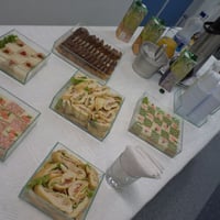 Coffee Break simples - sanduíches decorados, de baguete e bolo