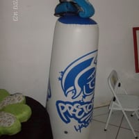 Torre de boxe com luvas