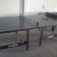 tênis de mesa acompanha 1 rede , 4 raquetes , 3 bolas