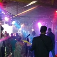 BANDA COM ESTRUTURA E BOATE