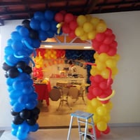 Scamalha Eventos, decoração de festas infantis painéis temáticos, correntes e arcos com balões.
71