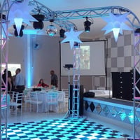 box truss(estrutura metálica q20), tapete xadrez, globo espelhado, estrelas infláveis