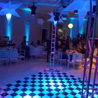 Pista de dança e iluminação decorativa do salão