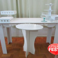Mesa provençal e mesa para bolo com bandejas