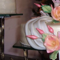Simplesmente Doce: Bolo Casamento - Buque de flores e pérolas.