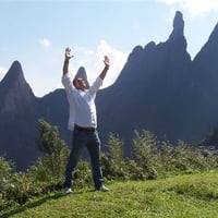 Vista Serra Orgãos e Pico Dedo Deus