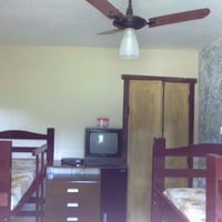 QUARTOS COM TV, PARABÓLICA, DVD E VENTILADORES