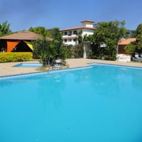 Piscina Principal e Alojamento