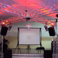 Box truss X com Telão